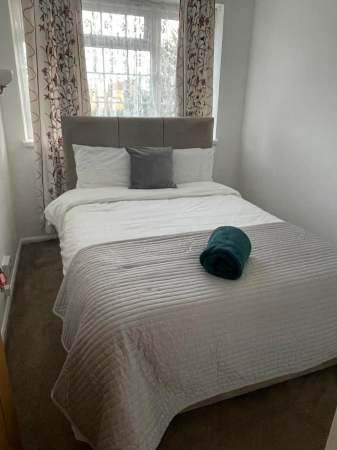 Wardown Place - Spacious 3 Bed House Available For Short Term Or Long Term * Luton (Bedfordshire)
